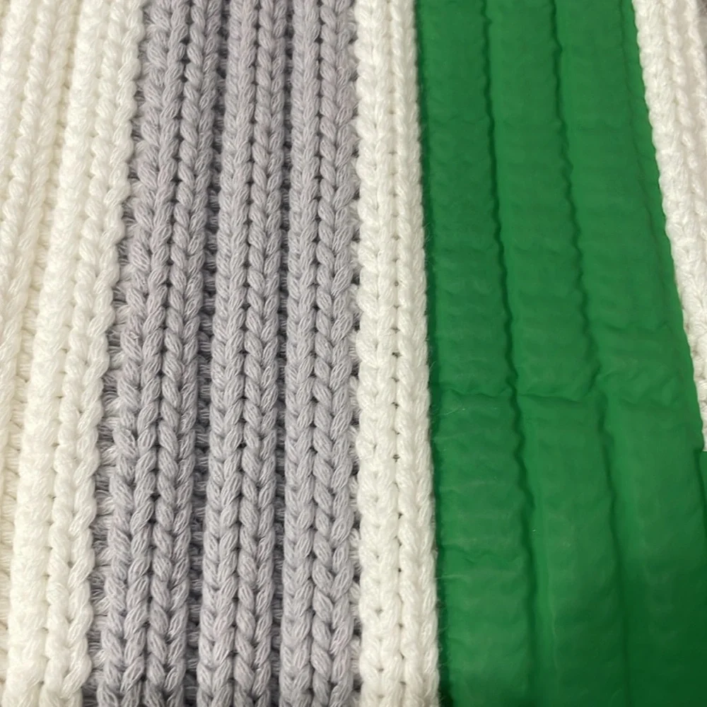 Sportmax White V-Neck Ribbed Sweater Vest with Green and Black Accents - Picture 7 of 9